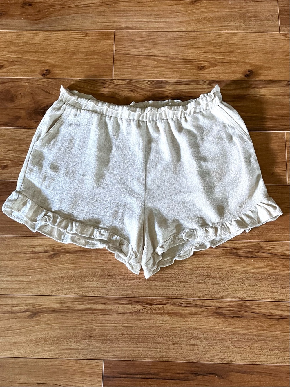 Neuflora Ruffle Cream Linen Shorts Medium - Picture 1 of 11